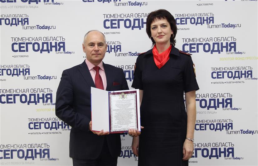 Росгвардейцы поздравили журналистов газеты «Тюменская область сегодня» с 20-летним юбилеем издания 