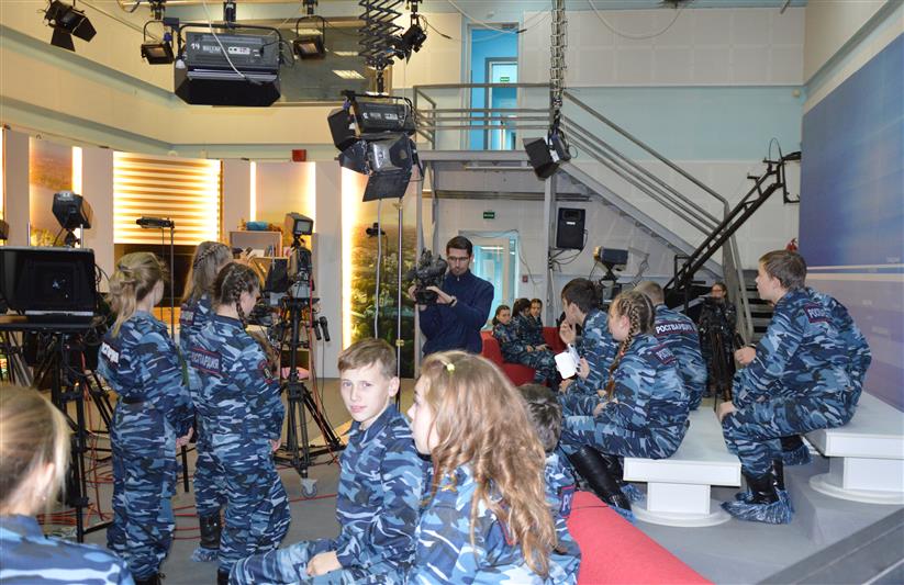 В студии телеканала «Первый Ярославский» побывали кадеты Росгвардии Чебаковской школы