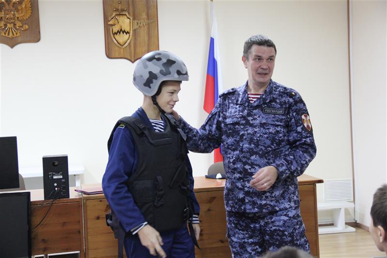Карельские кадеты побывали в гостях у вневедомственной охраны