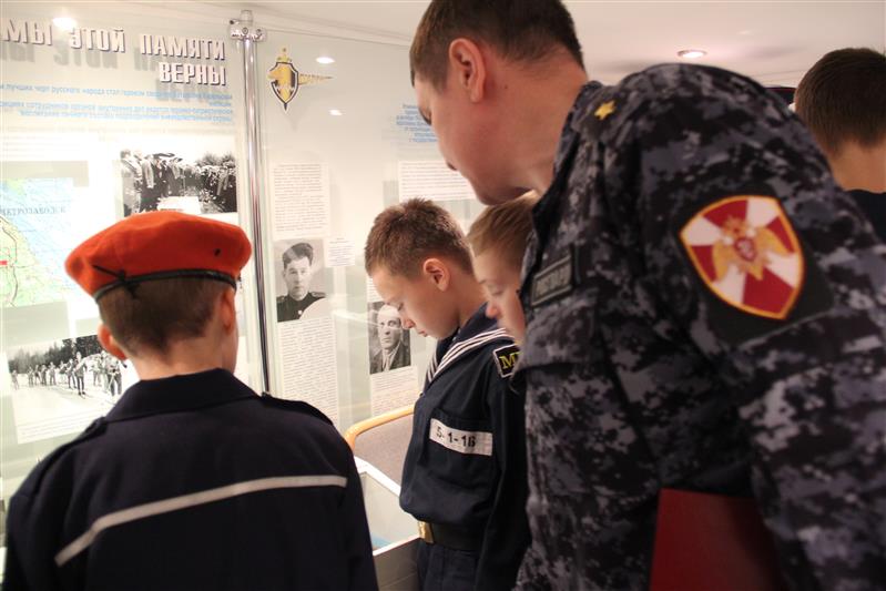 Карельские кадеты побывали в гостях у вневедомственной охраны