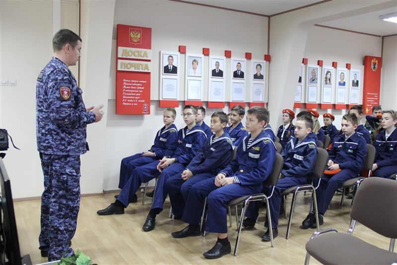 Карельские кадеты побывали в гостях у вневедомственной охраны