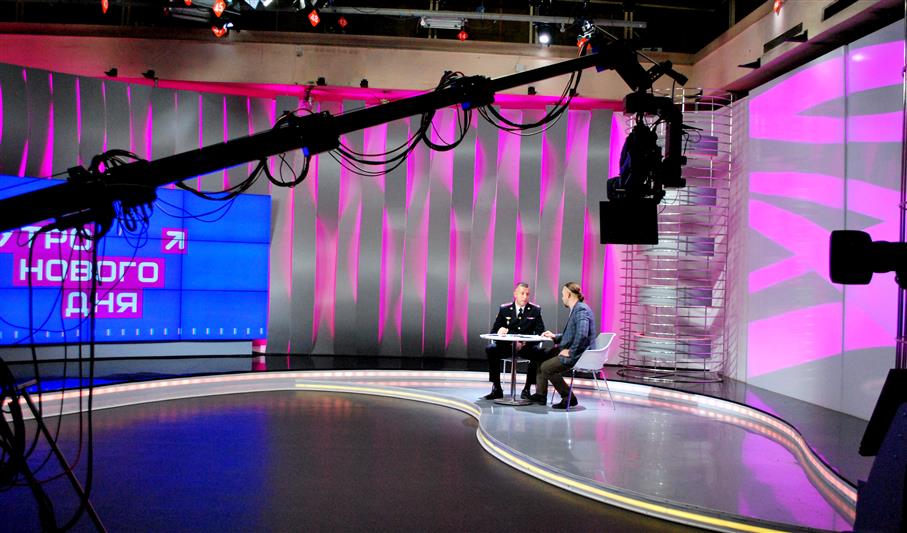 Офицер вневедомственной охраны в прямом эфире телеканала «Первый Крымский» рассказал зрителям, как обезопасить свое имущество и жилье от преступных посягательств (видео)