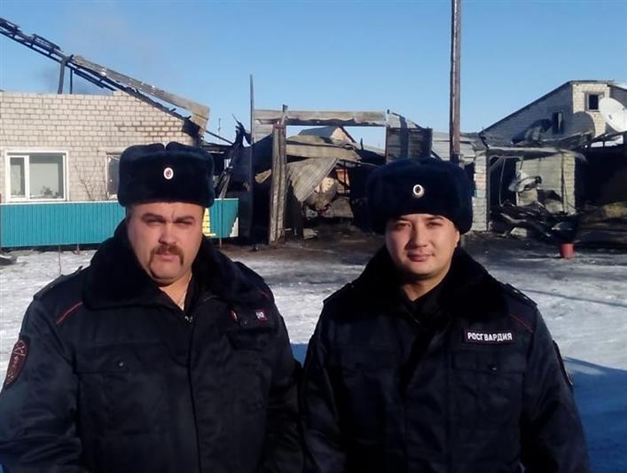 В Алтайском крае сотрудники Росгвардии спасли жизни пятерых человек