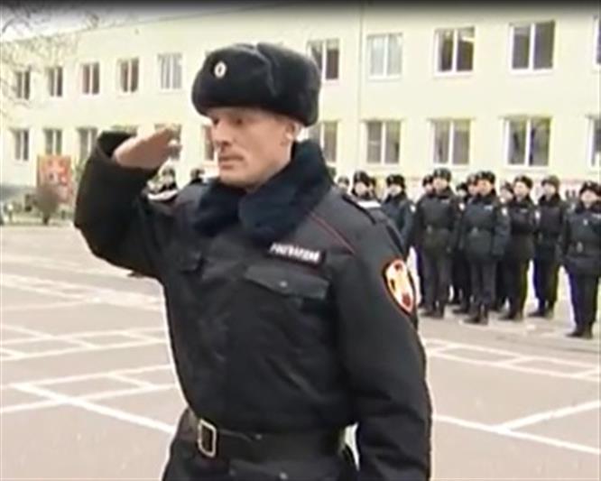 Военнослужащего Росгвардии, оказавшего помощь гражданину в Калининграде, удостоили ведомственной награды (видео)