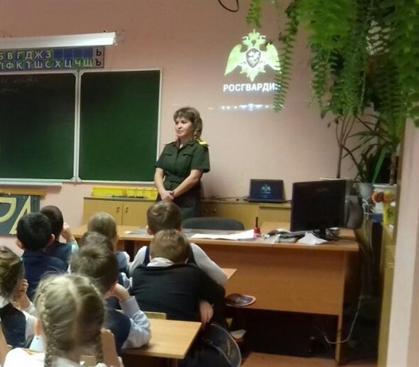 В Тюменской области прошла региональная акция «Моя мама служит в Росгвардии»