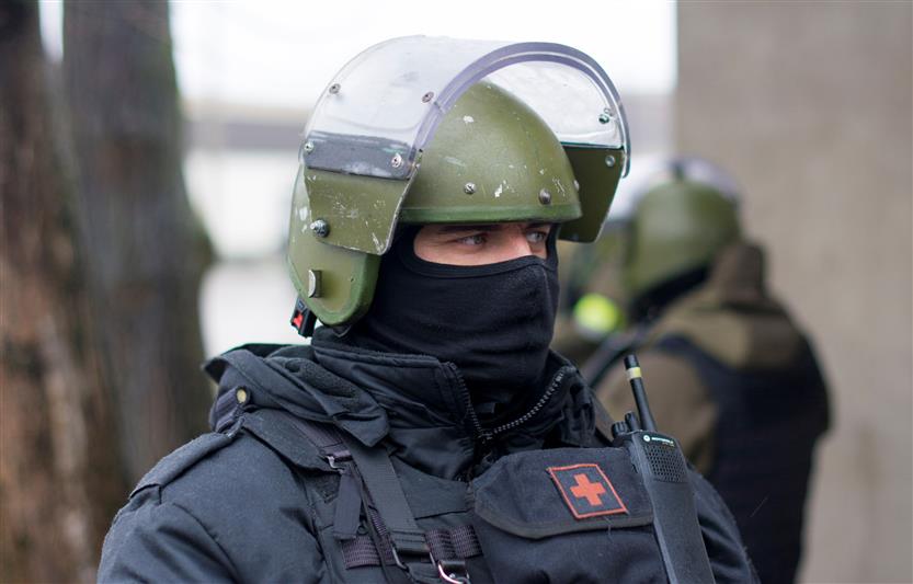 Бойцы ОМОН обеспечивают безопасность чемпионата мира по шахматам в Югре
