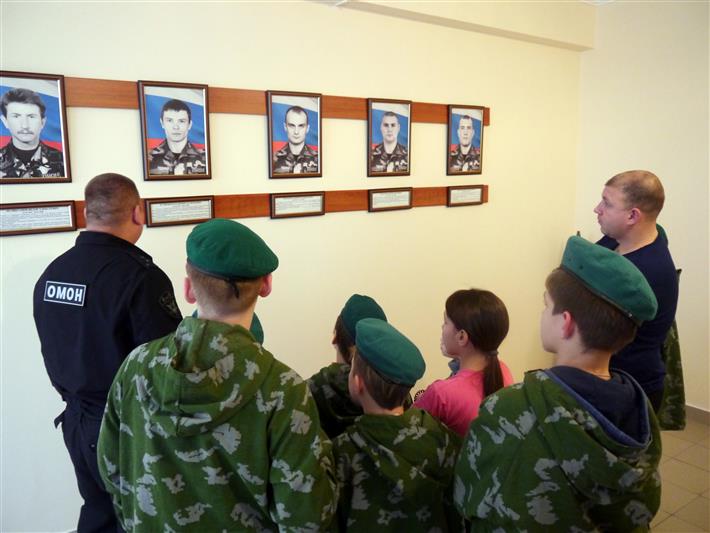 В тольяттинском ОМОН состоялась экскурсия для юнармейцев 