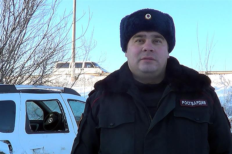 В Кирове сотрудники Росгвардии пришли на помощь матери с малолетним ребенком, попавшим в дорожно-транспортное происшествие (фото, видео)
