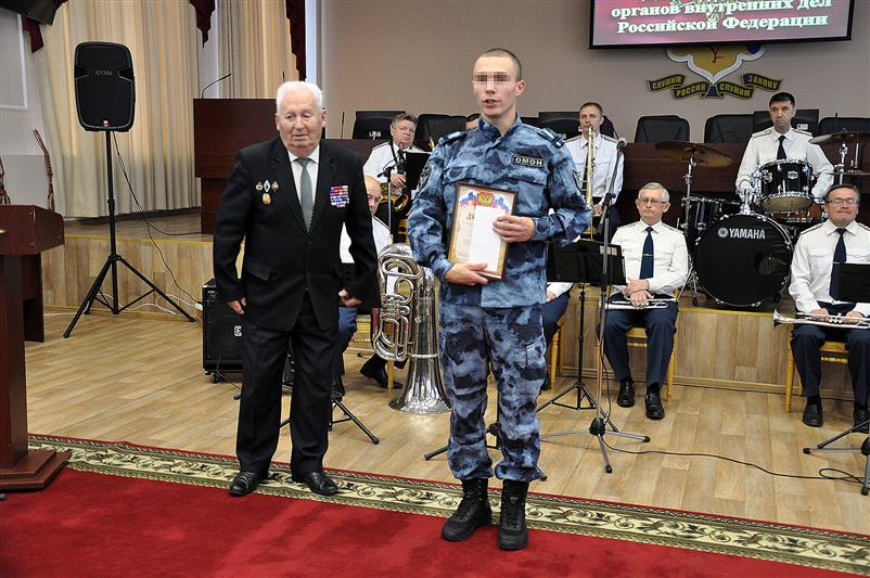 В Кирове молодым росгвардейцам вручили именные премии Совета ветеранов органов внутренних дел и внутренних войск 