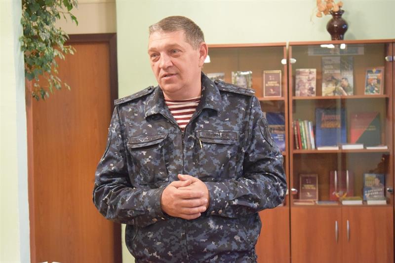 Росгвардейцам Дагестана презентовали книгу о выдающемся военном деятеле
