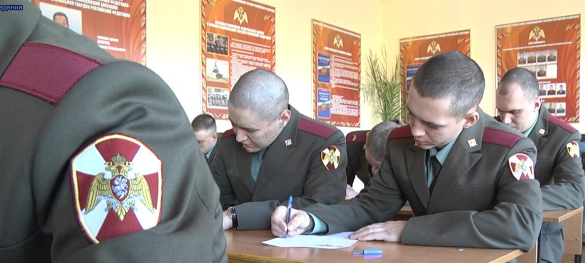 Сотрудники и военнослужащие  Приволжского округа Росгвардии приняли участие в акции «С любовью, маме!»