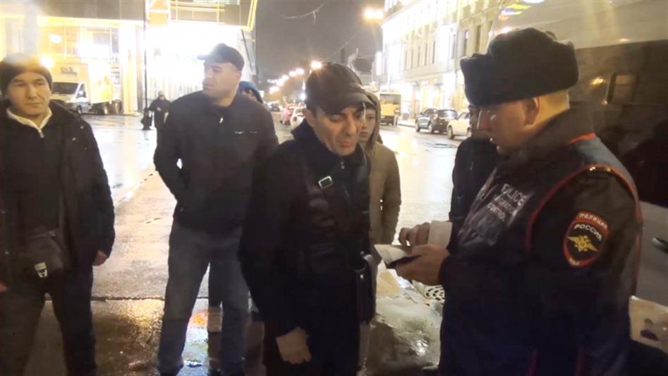 Сотрудники санкт-петербургского ОМОН и полиции провели профилактическое мероприятие по пресечению нарушений в миграционной сфере