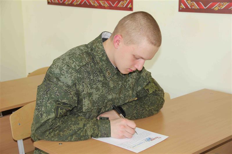 Письма  из Тюмени с пометкой «С любовью, маме!» от военнослужащих и сотрудников Росгвардии отправились в разные регионы страны