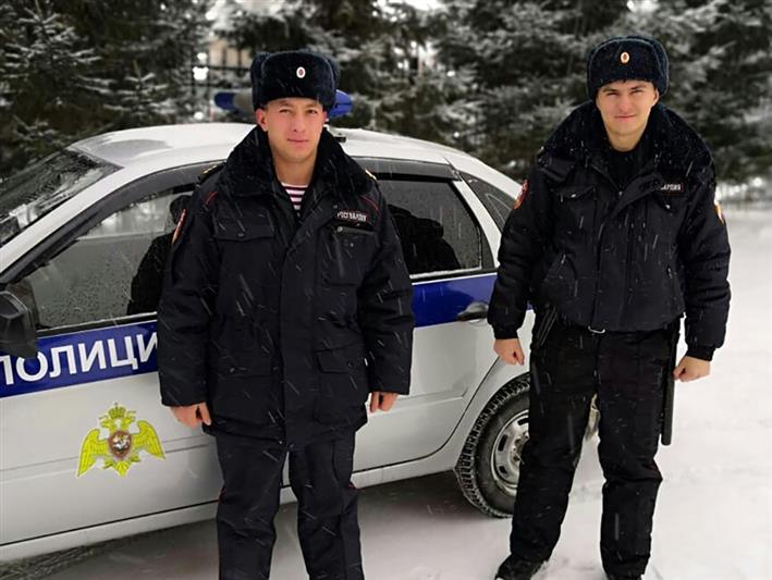 В Омске сотрудники вневедомственной охраны помогли потерявшемуся 8-летнему ребенку вернуться домой