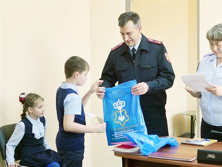 В управлении вневедомственной охраны по Томской области прошла торжественная церемония награждения победителей детского творческого конкурса