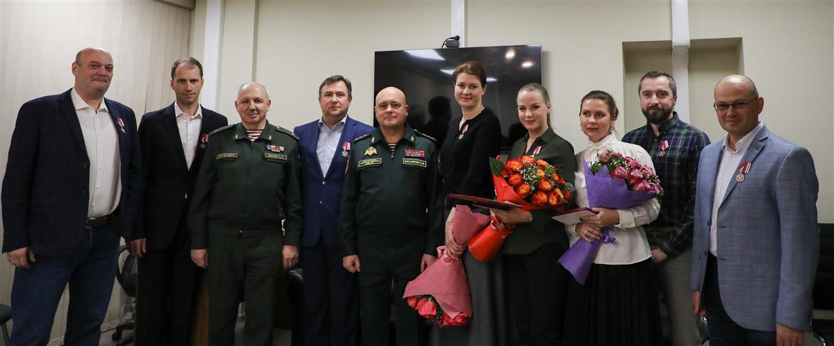 ЖУРНАЛИСТЫ ТЕЛЕКОМПАНИИ НТВ НАГРАЖДЕНЫ МЕДАЛЯМИ РОСГВАРДИИ «ЗА СОДЕЙСТВИЕ»