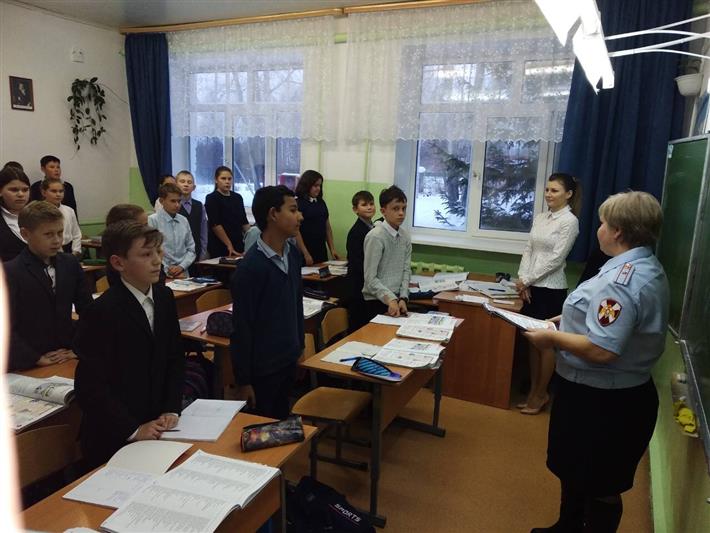 В Тюменской области прошла региональная акция «Моя мама служит в Росгвардии»