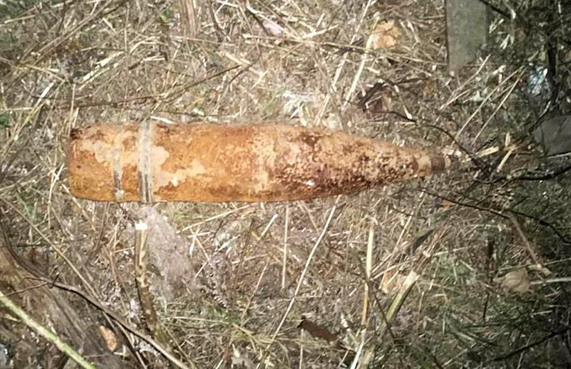Взрывотехники ОМОН обследовали неиспользованный снаряд времен Великой Отечественной войны, найденный на окраине Ростова
