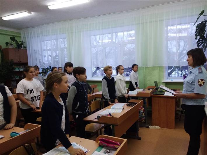 В Тюменской области прошла региональная акция «Моя мама служит в Росгвардии»