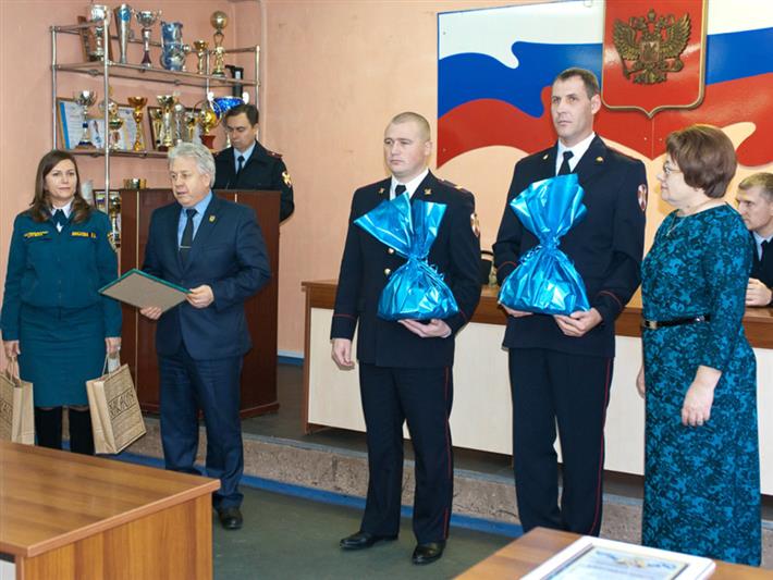 В Хакасии состоялось чествование росгвардейцев, эвакуировавших жильцов горящего дома в Сорске в ночь на 12 ноября 