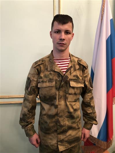 В Санкт-Петербурге военнослужащий Росгвардии оказал помощь в спасении ребёнка, который едва не выпал из окна многоэтажки