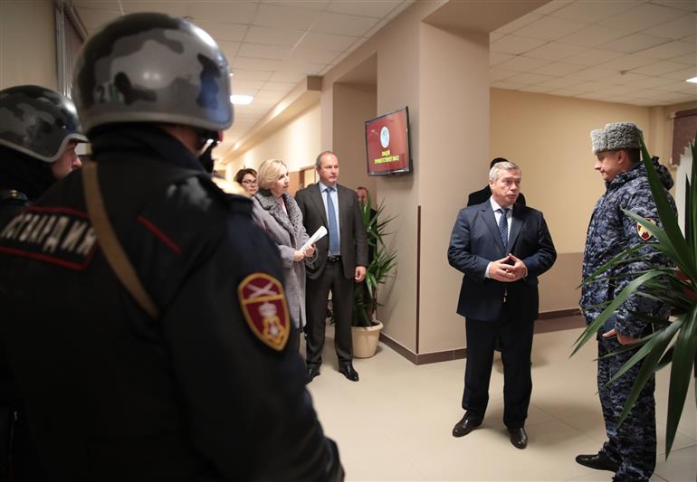 Губернатор Ростовской области вместе с донскими росгвардейцами провёл внезапную проверку системы безопасности учебных заведений