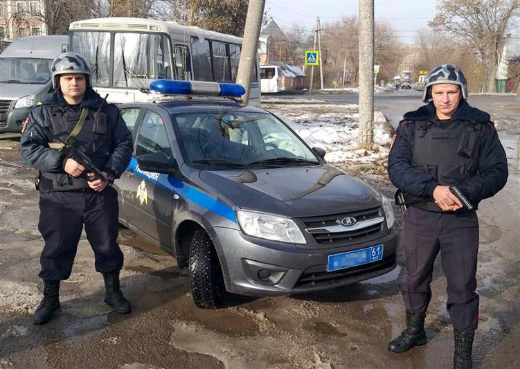 Ростовские росгвардейцы задержали подозреваемого в преступлении против собственности, а также мужчину, находившегося в розыске