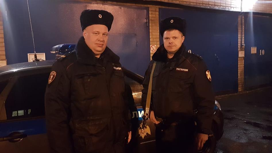 В столичном регионе сотрудники вневедомственной охраны задержали мужчину и женщину, переносивших около 200 граммов наркотиков 