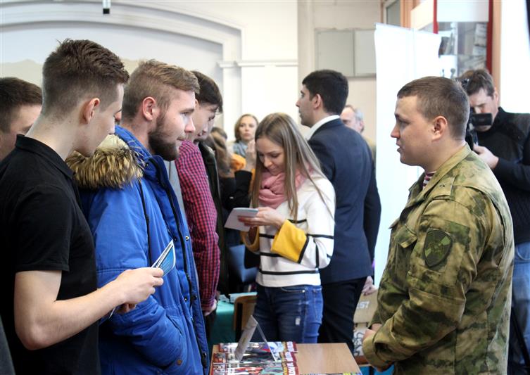 Представители Управления Росгвардии по Воронежской области приняли участие в Ярмарке вакансий