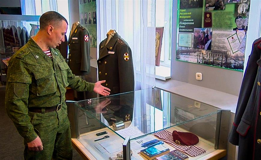 В полку Росгвардии в Заречном военнослужащим по призыву рассказали об их героическом предшественнике (видео)