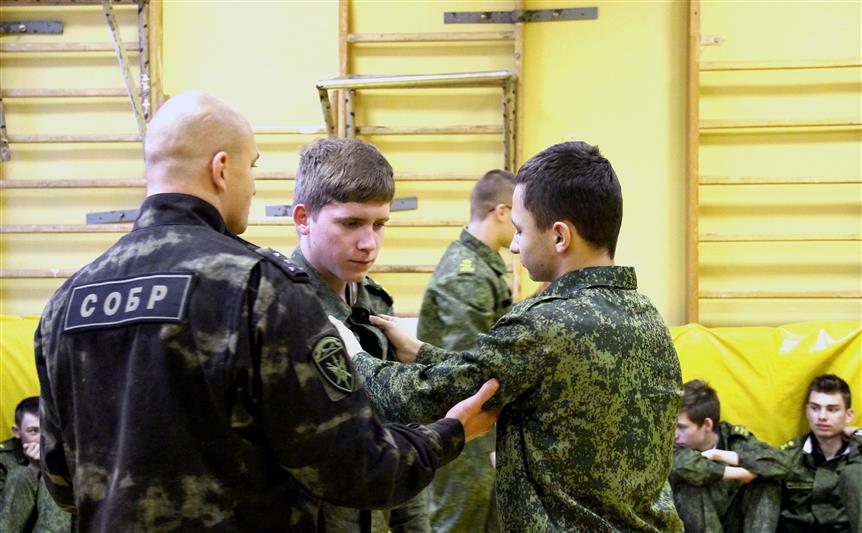 Офицеры СОБР Управления Росгвардии по Воронежской области встретились с учащимися Михайловского кадетского корпуса 
