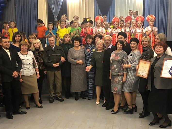 В Кузбассе бойцы новокузнецкого ОМОН поздравили городскую школу с 70-летием