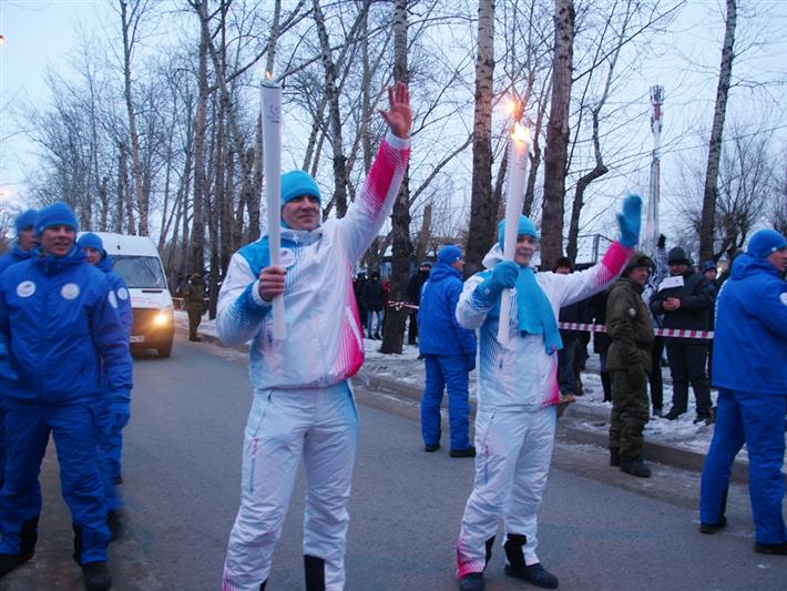 Сотрудник абаканского ОМОН пронес факел XXIX Всемирной зимней универсиады 