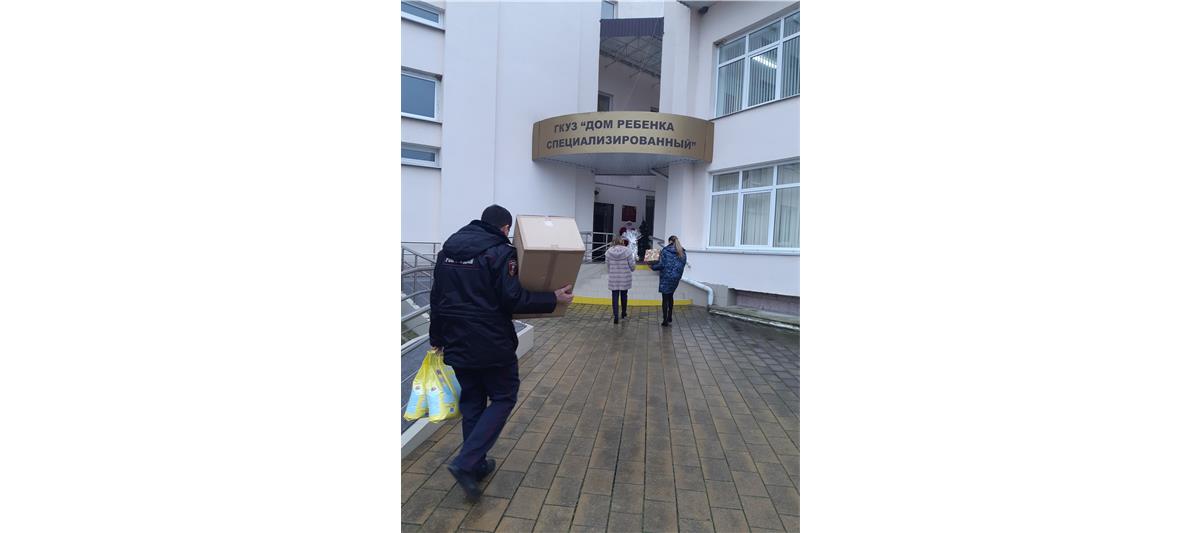 Росгвардейцы Кабардино-Балкарии поздравили воспитанников детского дома с наступающими праздниками