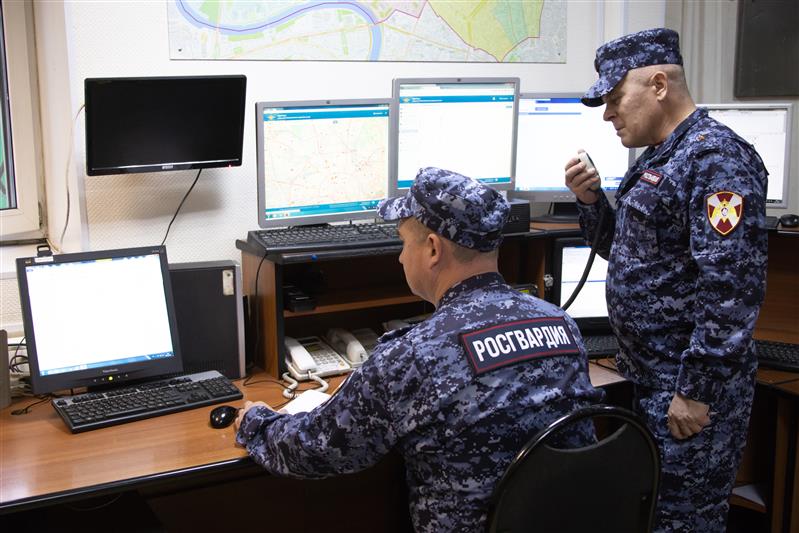 В Москве сотрудники вневедомственной охраны Росгвардии задержали подозреваемых в распространении наркотических средств