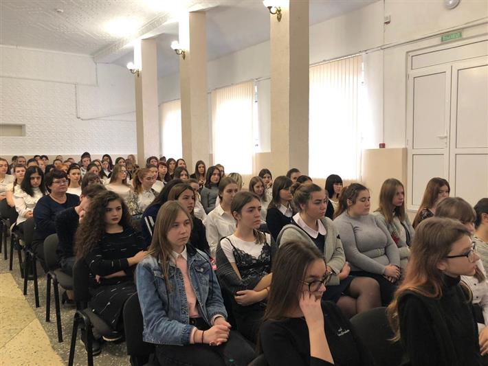 Военнослужащий управления Северо-Кавказского округа Росгвардии провел тематическое занятие для студентов педагогического института