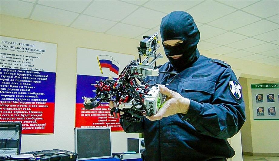 Работа взрывотехников Росгвардии вдохновила юных изобретателей из Пензы на создание робота-сапера (видео)