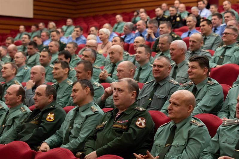 Оркестр Росгвардии выступил в Центральном аппарате совместно с Народном артистом РФ Александром Домогаровым  