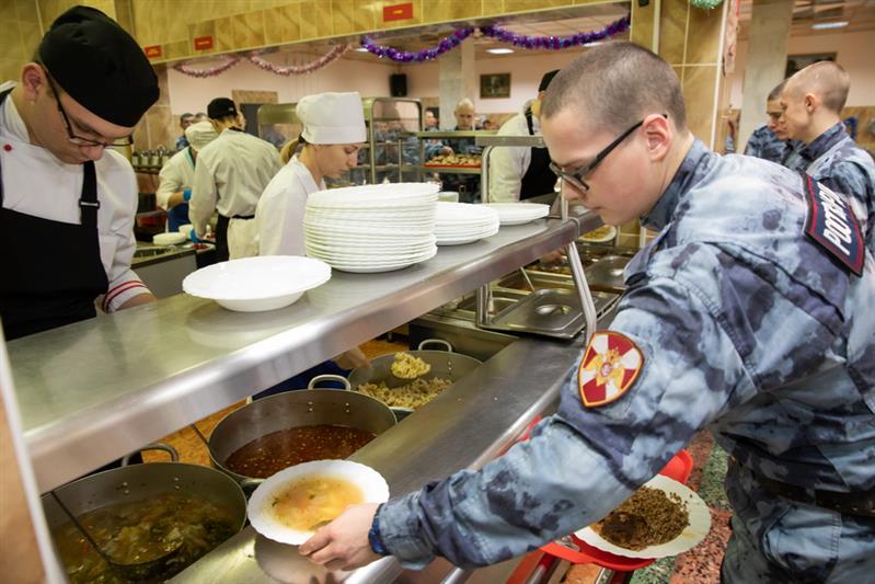 К новогодним праздникам  для военнослужащих и сотрудников росгвардии  разработано специальное меню