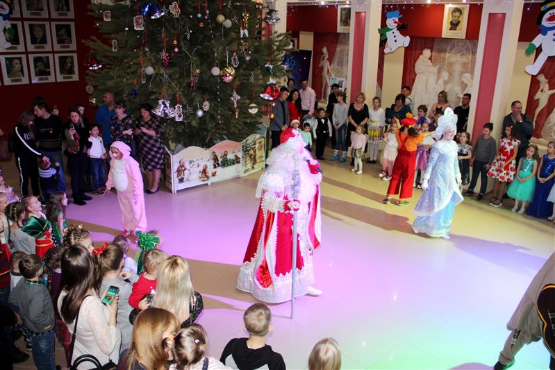 В Астрахани состоялся новогодний праздник для детей росгвардейцев