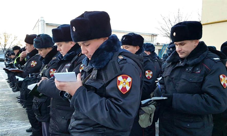 Астраханские росгвардейцы прошли инструктаж перед выполнением служебно-боевых задач в период «длинных» выходных
