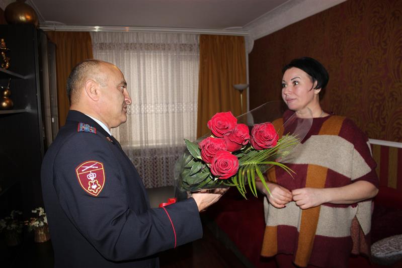 Карачаево-черкесские росгвардейцы навестили вдову Героя России
