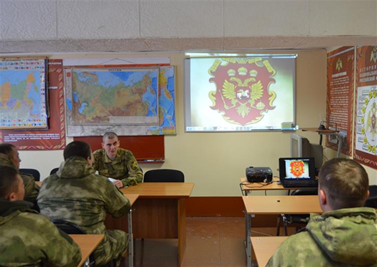 Росгвардейцы Приволжского округа приняли участие в патриотической акции «Знаем Конституцию»