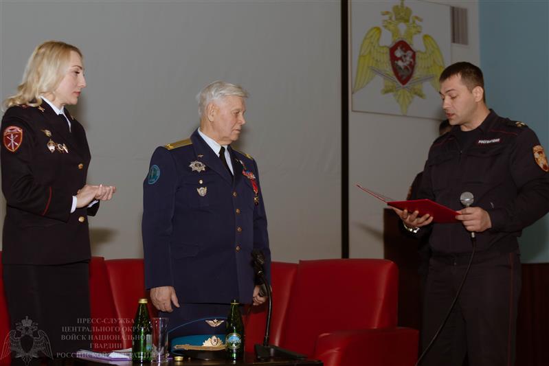 Герой России Владимир Шарпатов встретился с военнослужащими Центрального округа Росгвардии (фото, видео)