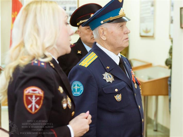 Герой России Владимир Шарпатов встретился с военнослужащими Центрального округа Росгвардии (фото, видео)