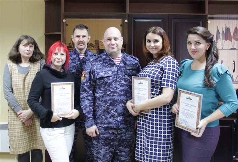 Начальник управления вневедомственной охраны по Республике Карелия наградил представителей региональных СМИ за плодотворное сотрудничество