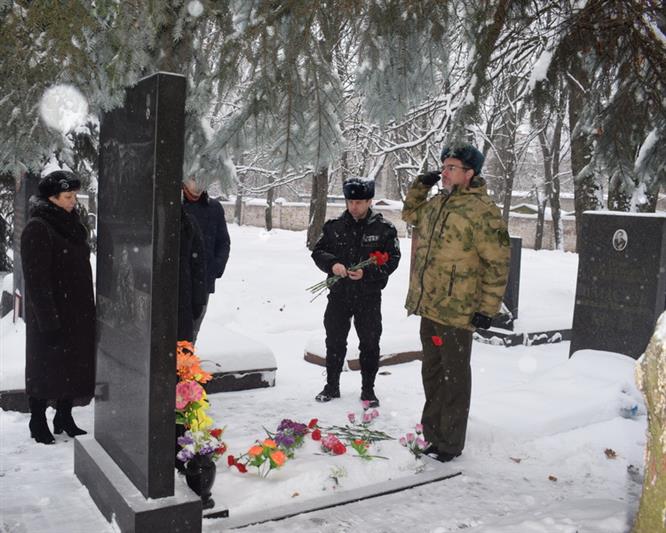 В Курске росгвардейцы почтили память Героев Отечества