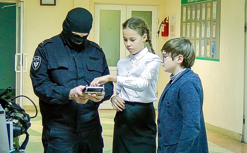 Работа взрывотехников Росгвардии вдохновила юных изобретателей из Пензы на создание робота-сапера (видео)