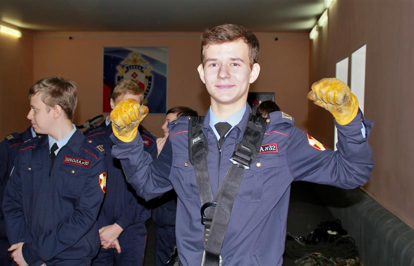 Сотрудники и военнослужащие Приволжского округа Росгвардии провели памятные и спортивные мероприятия по случаю Дня Героев Отечества (фото)