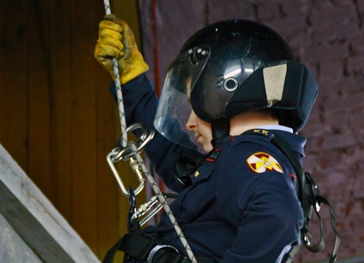 Сотрудники и военнослужащие Приволжского округа Росгвардии провели памятные и спортивные мероприятия по случаю Дня Героев Отечества (фото)